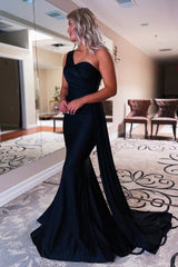 Mermaid Prom Dress with Single Shoulder in Black