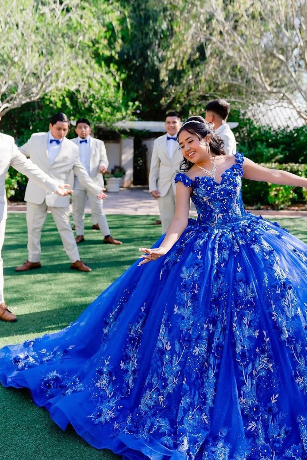 Princess Off-the-Shoulder Quinceanera Dress in Royal Blue with Tulle and Appliques