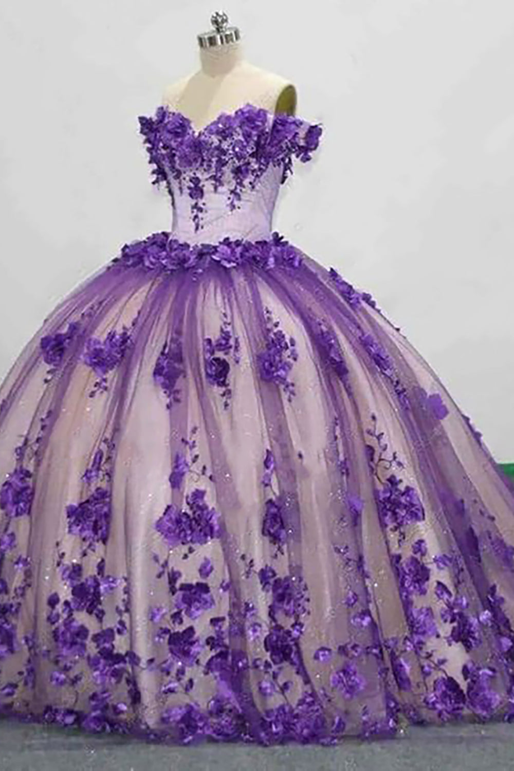 Quinceanera Princess Dress in Purple Tulle with Off-the-Shoulder Applique