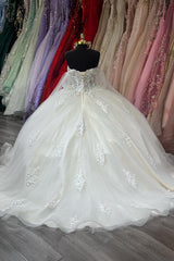 Off-the-Shoulder Ivory Tulle Ball Gown with Applique for Quinceanera