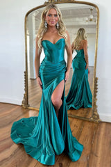 Elegant Sweetheart Prom Corset in Mermaid Green with a Stylish Split