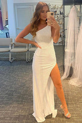 Prom Dress in White with One Shoulder and Sequins Featuring a Slit