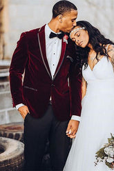 Elegant Burgundy Velvet Notched Lapel Wedding Suit for Men One Button