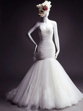 Gorgeous Trumpet/Mermaid Sweetheart Wedding Dress with Flower(s)