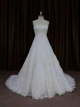 Elegant Ball Gown Wedding Dress with Straight Tulle Court Train and Appliques Lace