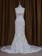 Elegant Sweetheart Tulle Trumpet/Mermaid Wedding Dress With Lace Appliques and Chapel Train