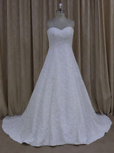 Elegant Court Train Wedding Dress with Sweetheart Tulle and Appliques Lace