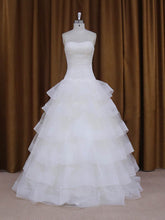 Lace Appliques Sweetheart Ball Gown Wedding Dress with Floor-Length Tulle