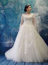 Gorgeous Appliques Lace Ball Gown Illusion Tulle Court Train Wedding Dresses