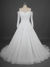 Off-the-shoulder Tulle Ball Gown Wedding Dress with Appliques and Lace Court Train