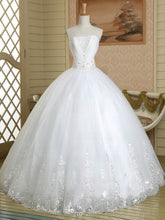 Stunning Ball Gown Sweetheart Tulle Wedding Dress with Beading