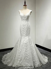 Gorgeous V-neck Lace Trumpet/Mermaid Wedding Dress with Appliques and Sweep Train