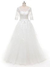 Elegant Floor-length Wedding Dress With Appliques and Lace