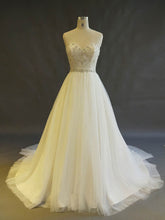 Beautiful Ball Gown Sweetheart Tulle Chapel Train Wedding Dresses With Beading