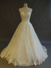 Elegant Ball Gown Illusion Tulle Wedding Dress with Appliques and Lace Sweep Train