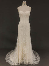 Elegant Sweetheart Tulle Trumpet/Mermaid Wedding Dress with Appliques Lace