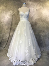 Ball Gown Sweetheart Tulle Wedding Dress with Appliques Lace and Sweep Train
