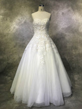 Gorgeous Sweetheart Tulle Ball Gown Wedding Dress With Appliques Lace