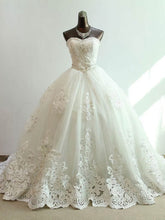 Luxurious Ball Gown Sweetheart Tulle Chapel Train Wedding Dress With Beading