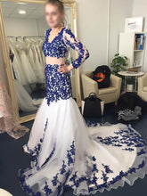 V-neck Tulle Court Train Wedding Dresses With Appliques Lace - Trumpet/Mermaid