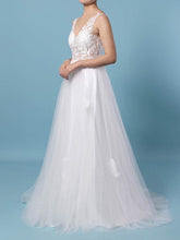 V-neck Tulle Floor-length Wedding Dresses With Appliques Lace