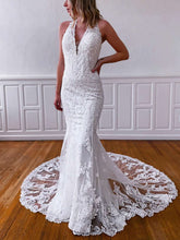 Elegant Trumpet/Mermaid V-neck Tulle Sweep Train Wedding Dress With Appliques Lace
