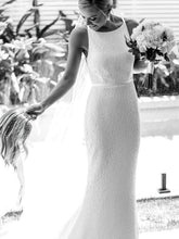 Stunning Trumpet/Mermaid Scoop Neck Lace Sweep Train Wedding Dress