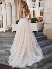 V-neck Tulle Court Train Wedding Dress With Appliques Lace