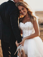 Beautiful Ball Gown Sweetheart Tulle Court Train Wedding Dress with Appliques Lace