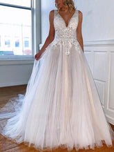 Beautiful Ball Gown V-neck Tulle Sweep Train Wedding Dresses With Appliques Lace