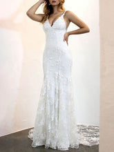 V-neck Lace Trumpet/Mermaid Wedding Dress with Sweep Train