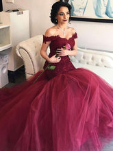 Glamorous Tulle Off-the-shoulder Trumpet/Mermaid Prom Dress with Appliques Lace Court Train