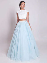 Gorgeous Ball Gown Prom Dress with Scoop Neck and Satin Tulle Floor-length