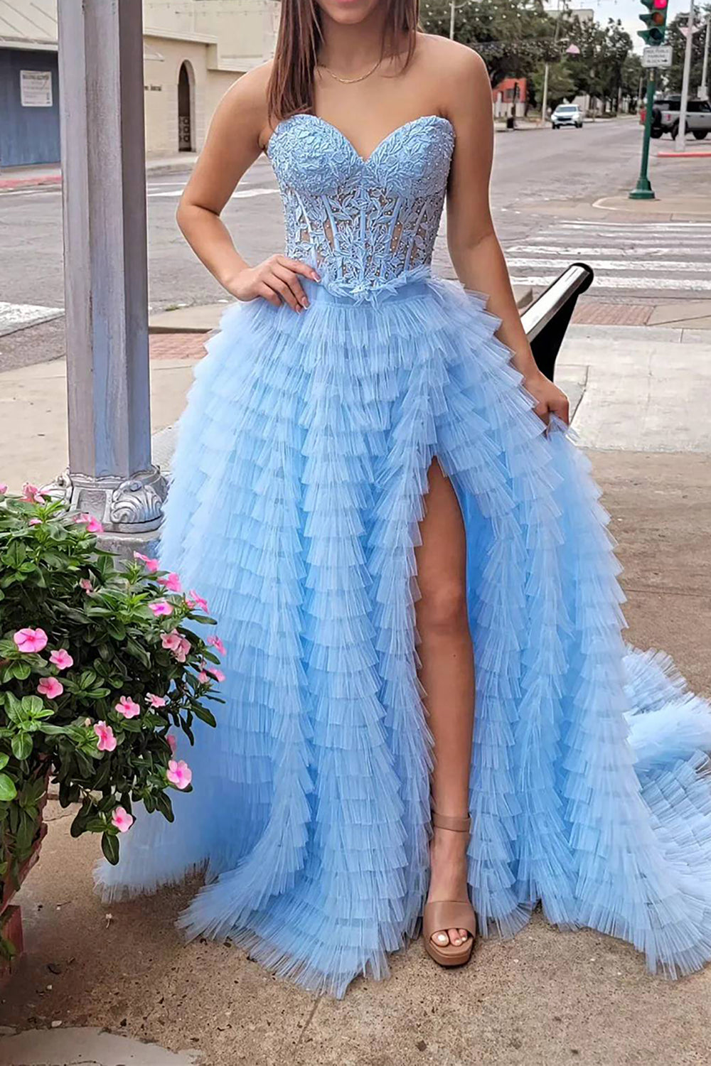 Elegant Pink Sweetheart Corset A-Line Prom Dress Featuring Appliques