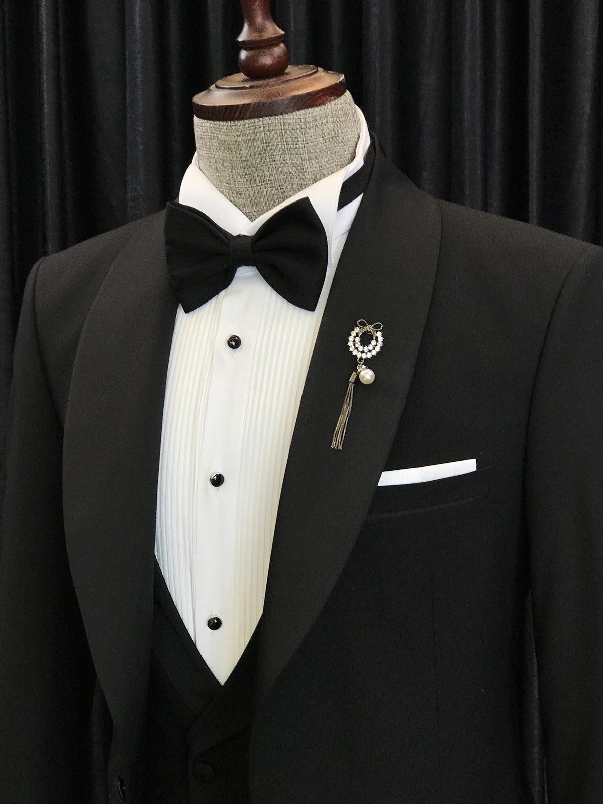 Angus Chic Black Shawl Lapel Best-Fitted Three-Piece Men's Suits