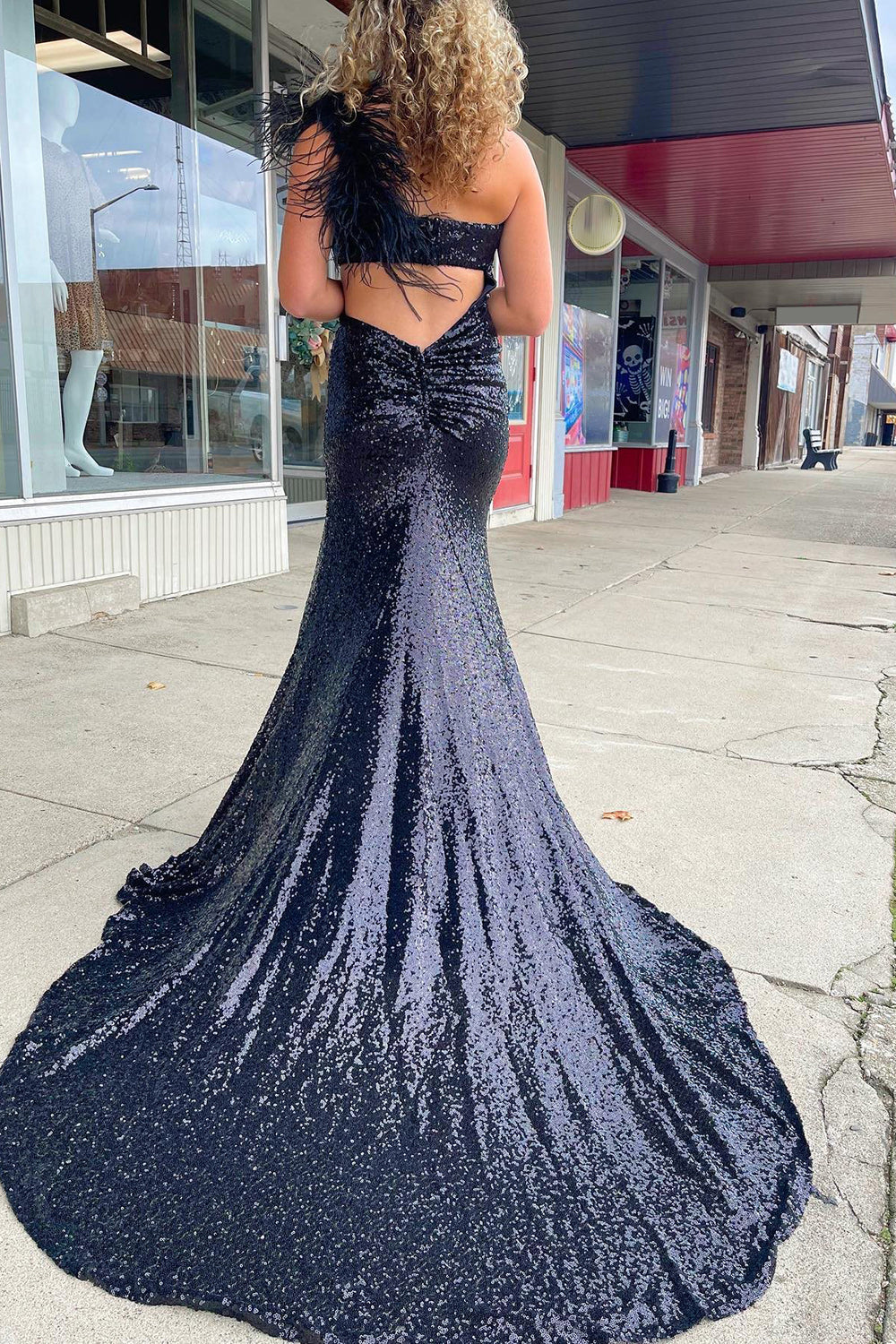 Black Sequined Long Prom Dress with Mermaid Cut and One-Shoulder Design