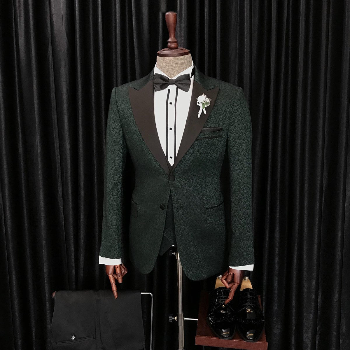 Bert Dark Blue Chic Peaked Lapel Jacquard Three-Piece Men's Suits