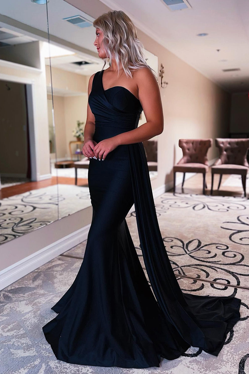 Mermaid Prom Dress with Single Shoulder in Black