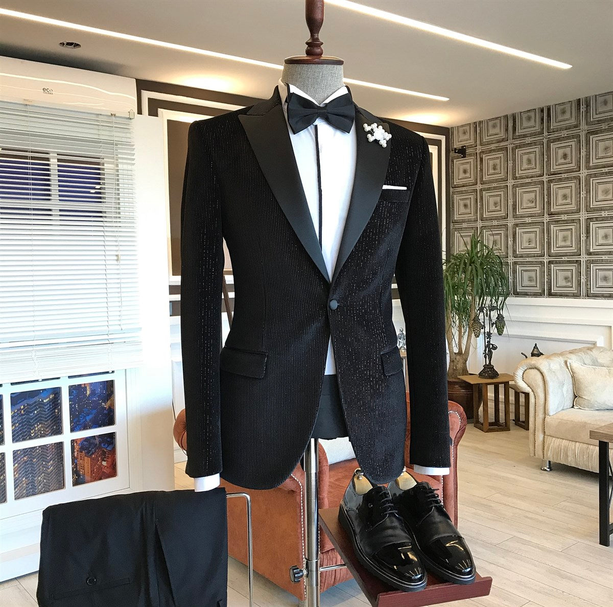 Andrew Fashion Black Sparkle-Striped Peaked-Lapel Men's Suits