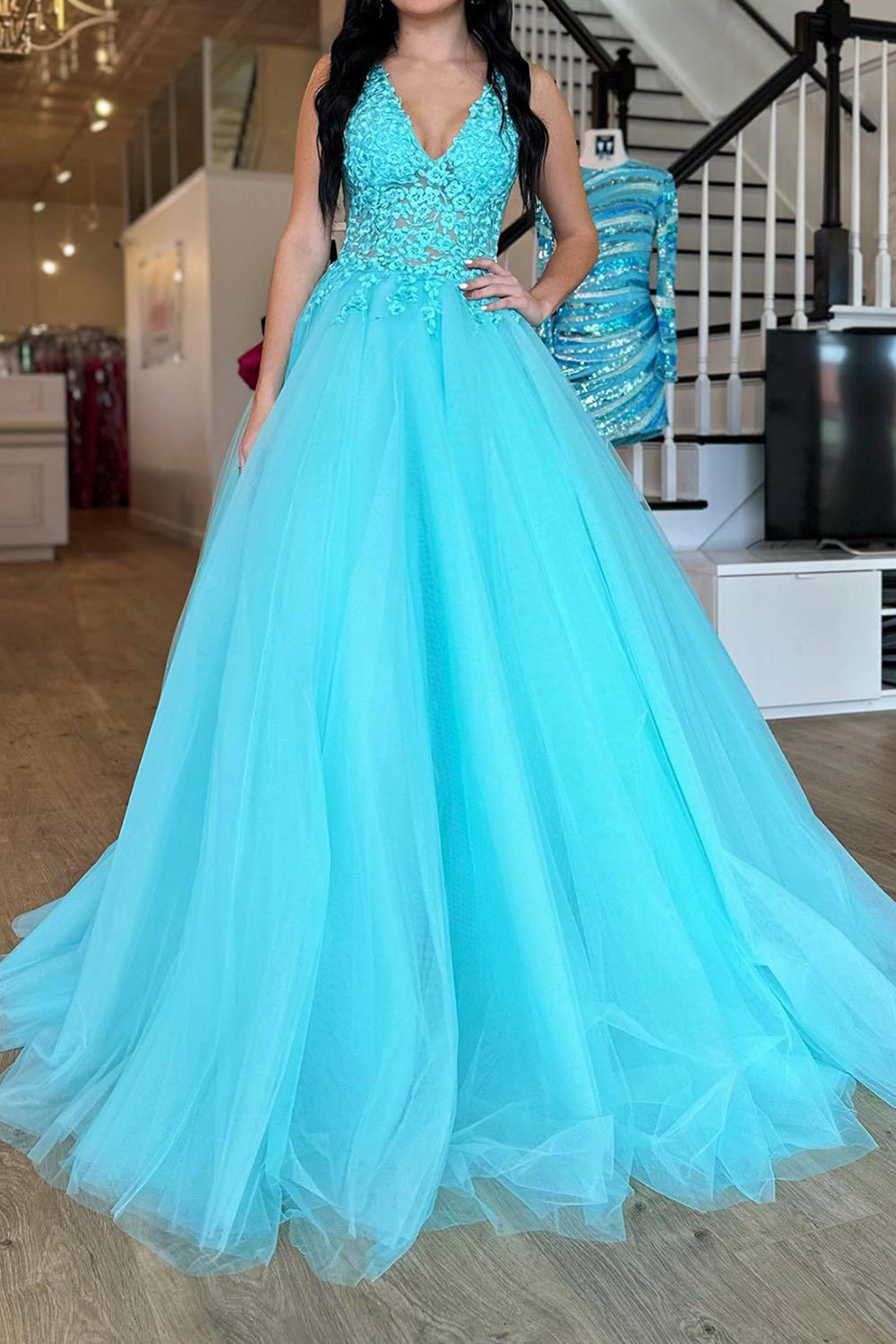 Elegant Purple V-Neck A-Line Long Prom Dress Featuring Appliques