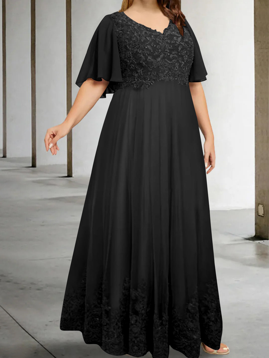 Plus Size V-Neck A-Line Princess Floor-Length Mother of the Bride Dress with Appliques and Half Sleeves