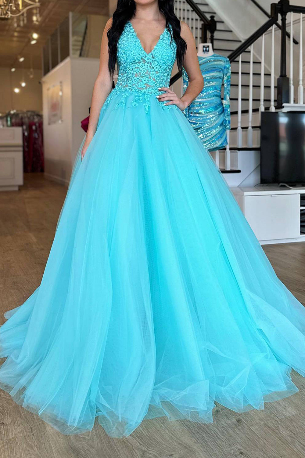 Elegant Purple V-Neck A-Line Long Prom Dress Featuring Appliques
