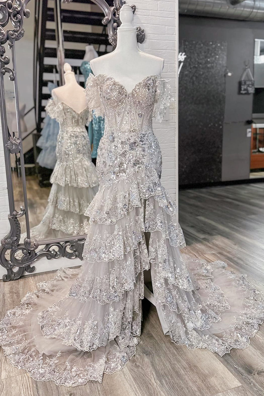 Elegant Navy Mermaid Prom Dress with Off-Shoulder Lace Ruffles