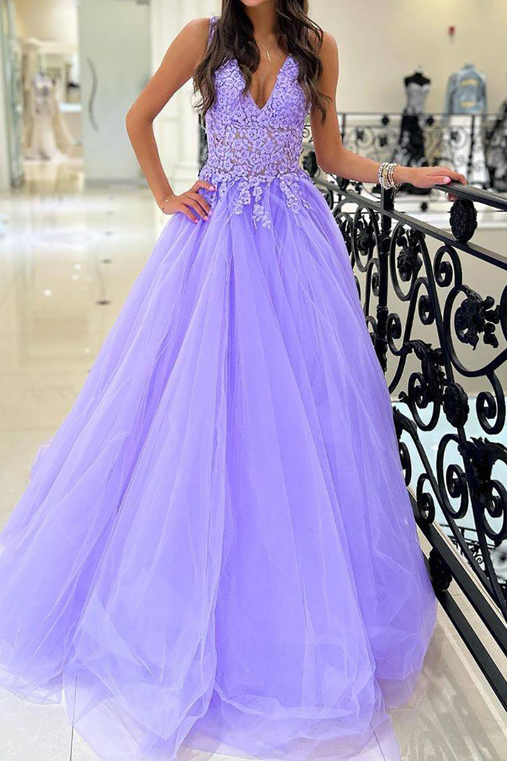 Elegant Purple V-Neck A-Line Long Prom Dress Featuring Appliques