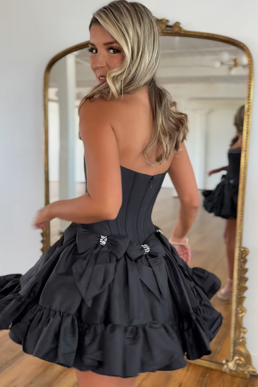 White Corset Sweetheart A Line Short Homecoming Dress/Mini Dress With Bow