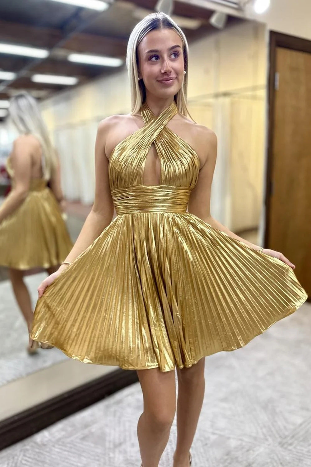 A Line Golden Criss Cross Halter Pleated Short Homecoming Dress/Mini Dress