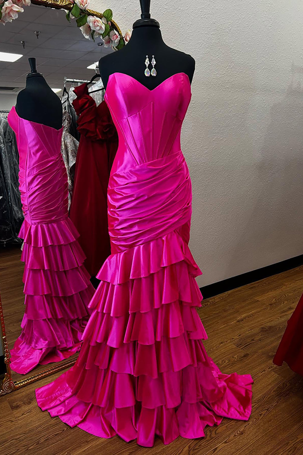 Elegant Royal Blue Sweetheart Mermaid Corset Prom Gown with Tiered Satin Skirt and Slit