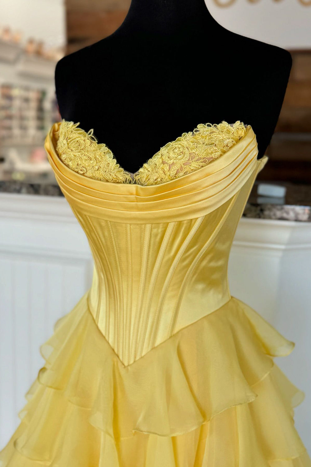 Sweetheart A-Line Black Chiffon Corset Prom Dress Featuring a Tiered Slit