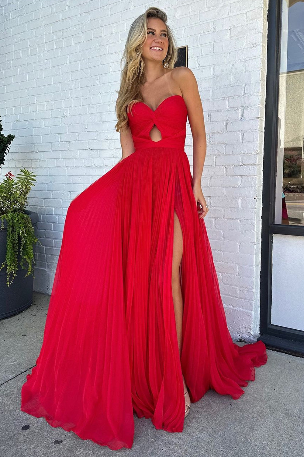 Sweetheart Red A-Line Chiffon Prom Dress with Pleats and Slit