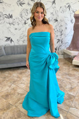 Stylish Blue Strapless Satin Sheath Gown with Ruched Detail